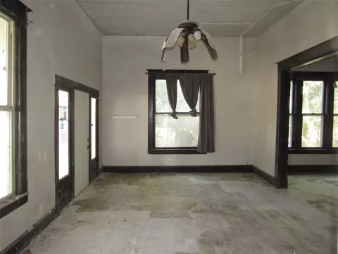 Living - 907 E Texas Ave, Mart, TX 76664 photo 3 of 5