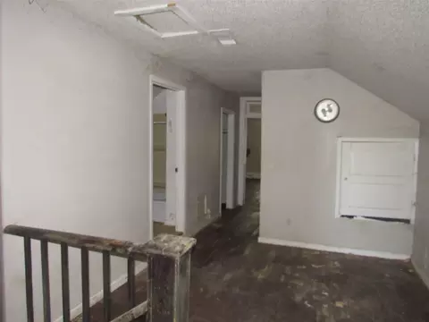 Entry Way - 907 E Texas Ave, Mart, TX 76664 photo 1 of 1
