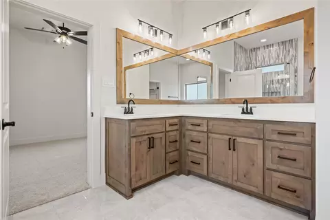 Bath - 7004 Ranch View Pl, Springtown, TX 76082 photo 2 of 5