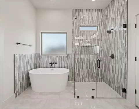 Bath - 7004 Ranch View Pl, Springtown, TX 76082 photo 1 of 5