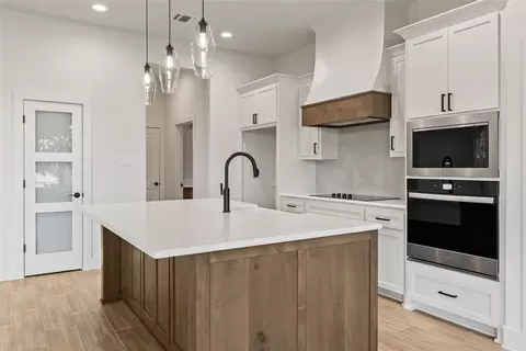 Kitchen - 7004 Ranch View Pl, Springtown, TX 76082 photo 3 of 3