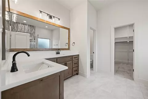 Bath - 7004 Ranch View Pl, Springtown, TX 76082 photo 3 of 5