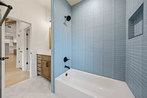 Bath - 7004 Ranch View Pl, Springtown, TX 76082 photo 5 of 5