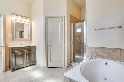 Bath - 4604 Brookside Dr, Argyle, TX 76226 photo 3 of 5