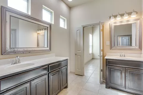 Bath - 4604 Brookside Dr, Argyle, TX 76226 photo 4 of 5