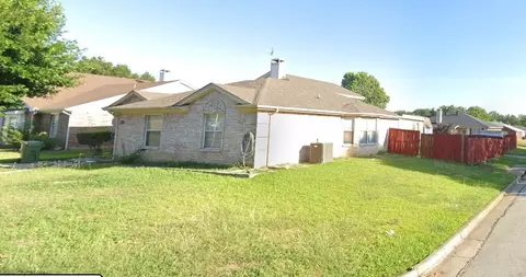1001 Flower Dr, Arlington, TX 76017