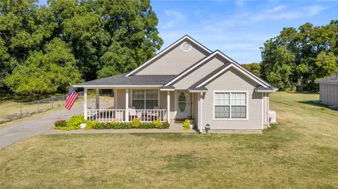 301 S Porch St, Tioga, TX 76271