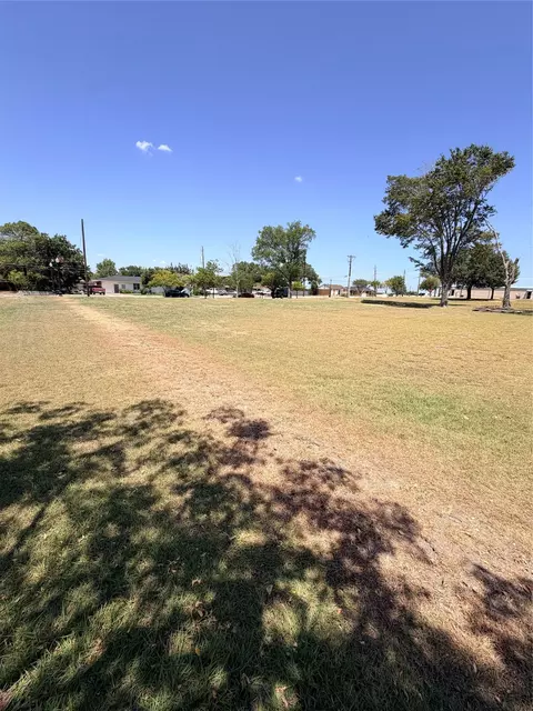 2012 Hillview St, Mesquite, TX 75149 photo 2
