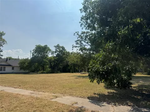 907 Buck St, Gainesville, TX 76240