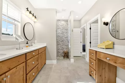 Bath - 10828 Gregory Rd, Sanger, TX 76266 photo 1 of 3