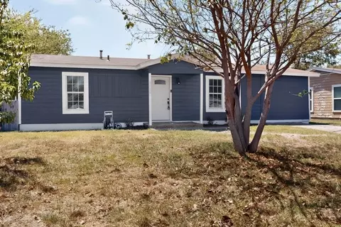 5586 Pinson St, Fort Worth, TX 76119