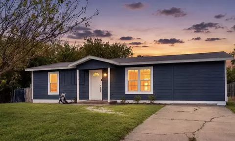 5586 Pinson St, Fort Worth, TX 76119