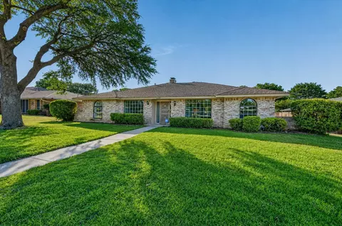 1004 Rosewood Dr, Desoto, TX 75115