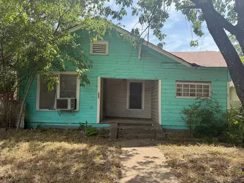 700 S Winnetka Ave, Dallas, TX 75208