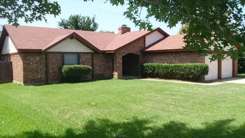 7612 Mary Dr, North Richland Hills, TX 76180