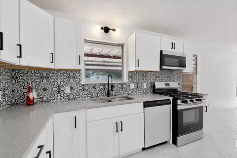 5451 Lubbock Ave, Fort Worth, TX 76133