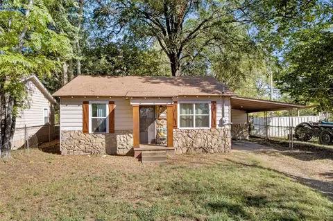 1306 W 10th St, Mount Pleasant, TX 75455