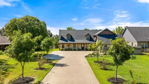 109 Casas Del Sur St, Granbury, TX 76049