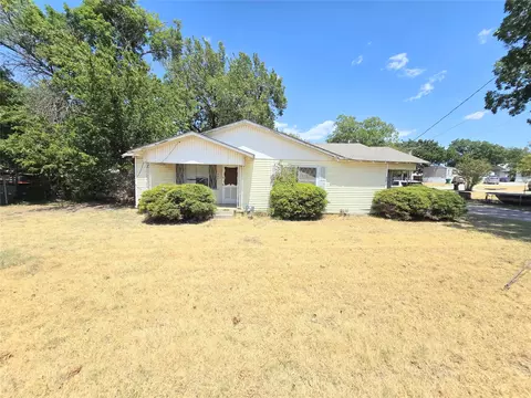 309 Decatur St, Bowie, TX 76230
