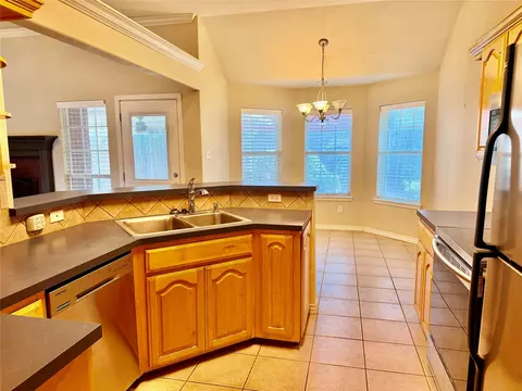 Kitchen - 7325 Willow View Rd, Abilene, TX 79606 photo 3 of 4