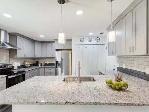 936 Elmwood Dr, Lewisville, TX 75067