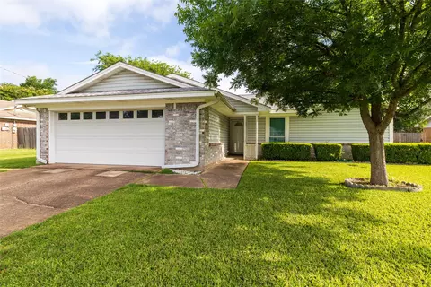 1309 Mercedes St, Benbrook, TX 76126