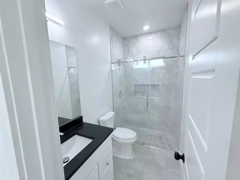 509 Judson Dr, Devine, TX 78016 photo 4