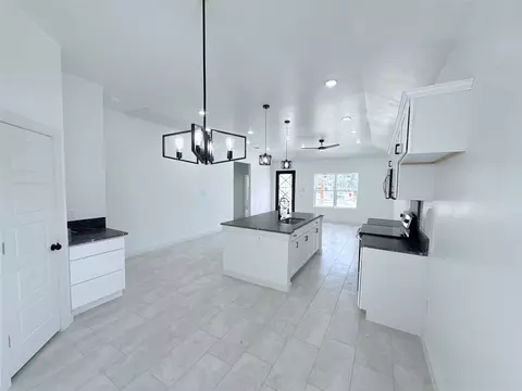 509 Judson Dr, Devine, TX 78016 photo 5