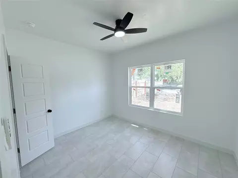 509 Judson Dr, Devine, TX 78016 photo 3