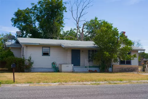 2007 W Commerce St, San Saba, TX 76877