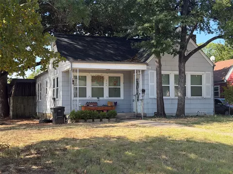 2744 Honeysuckle Ave, Fort Worth, TX 76111