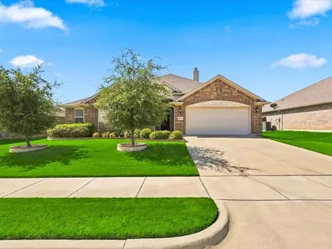 637 Piper Dr, Saginaw, TX 76179