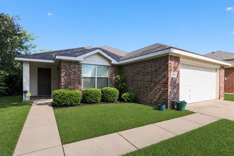2752 Maegen Cir, Fort Worth, TX 76112