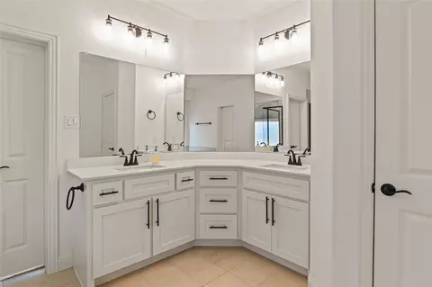Bath - 1611 Mcmaster Ln, Prosper, TX 75078 photo 3 of 4