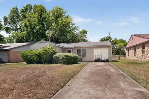 2225 Mayfair St, Ennis, TX 75119