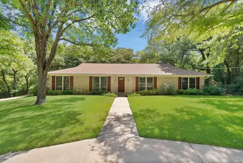 451 Cooks Ln, Fort Worth, TX 76120