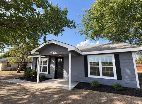 2605 Howard Rd, Waxahachie, TX 75165