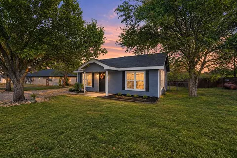 2605 Howard Rd, Waxahachie, TX 75165