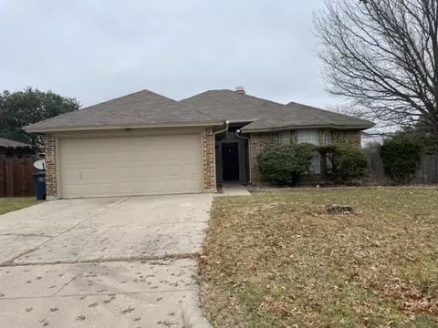 5800 Stone Meadow Ln, Fort Worth, TX 76179