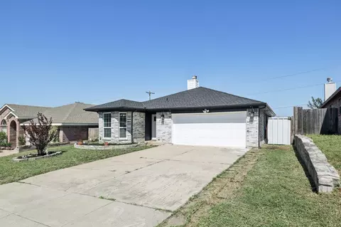 767 Deauville Cir E, Fort Worth, TX 76108