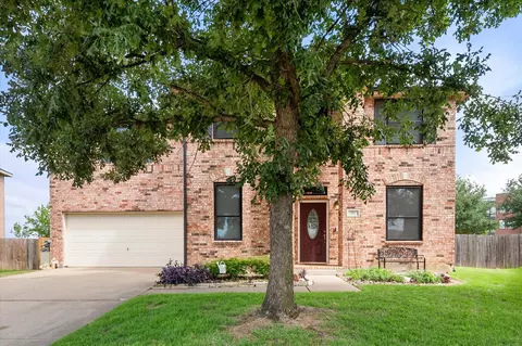 517 Zachum Dr, Arlington, TX 76002