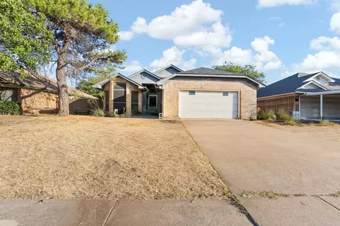 1060 Parkhill Ave, Saginaw, TX 76179