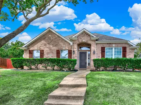 7409 High Point Dr, Sachse, TX 75048