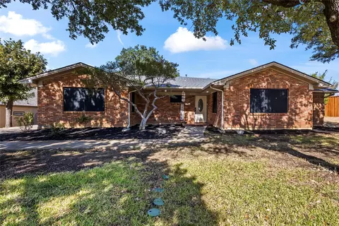 909 Robertson Rd, Grand Prairie, TX 75050
