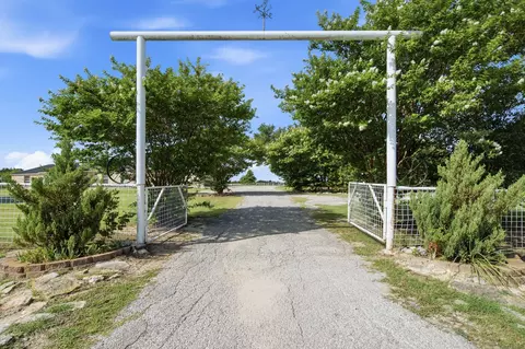 748 Rocky Ridge Ln, Weatherford, TX 76085