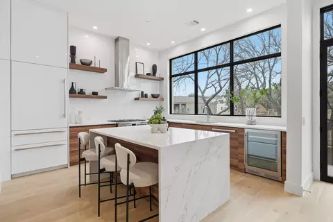 610 N Oak Cliff Blvd #305, Dallas, TX 75208