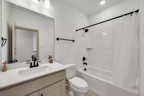 Bath - 528 4th St, Argyle, TX 76226 photo 4 of 4