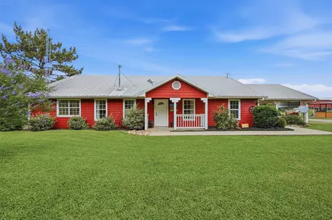 905 Crawford Rd, Sadler, TX 76264
