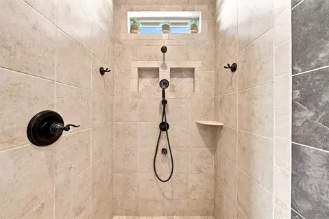 Bath - 100 Deer Creek Dr, Waco, TX 76708 photo 4 of 6