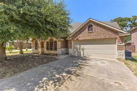 401 Hidden Knoll Dr, Burleson, TX 76028